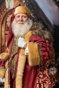 Old World Santa 8-25