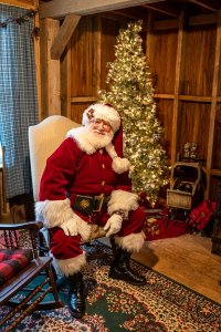 Santa 2022_Faithview Village_Bonnie Fiser