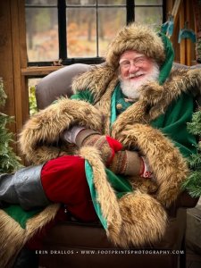 Relaxing Santa in Green_Photo by Footprints Photography.com